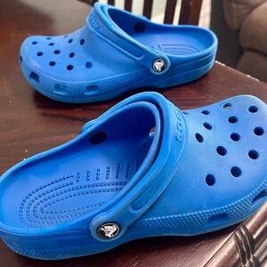 Crocs Blue Clogs size M5/W7